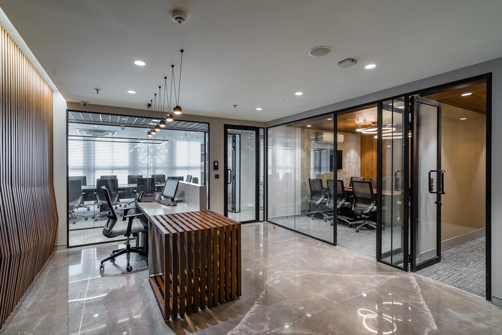 Corporate Office Interior | Mandviwala Qutub & Associates (MQA ...